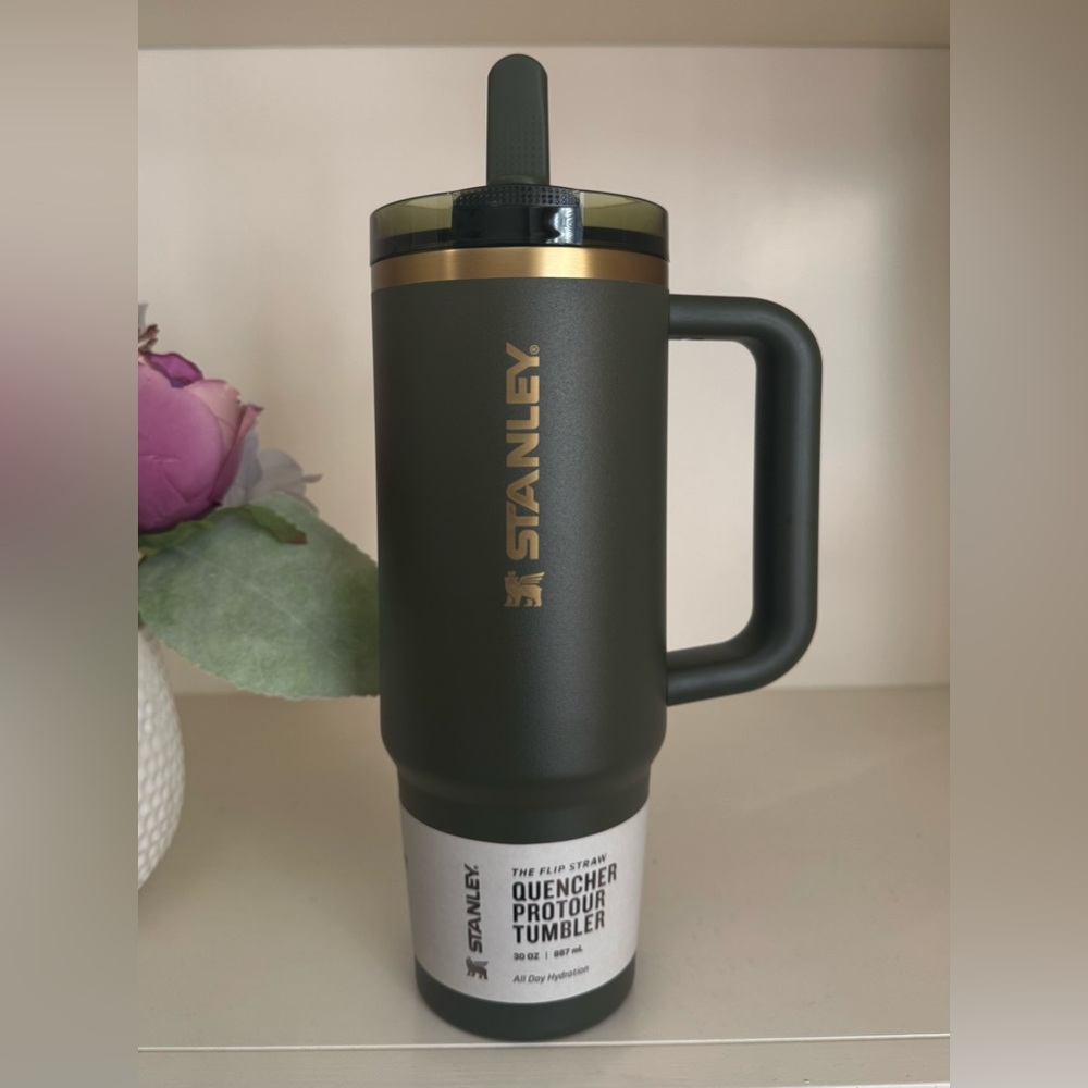 🎉LAST CHANCE🎉Stanley 30oz. Quencher ProTour Flip‎ Straw Tumbler Cypress